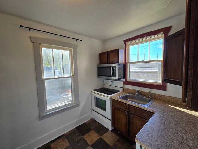 Building Photo - 509 14th St