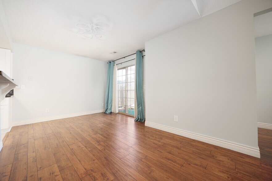 Building Photo - 3906 Sandstone Cir