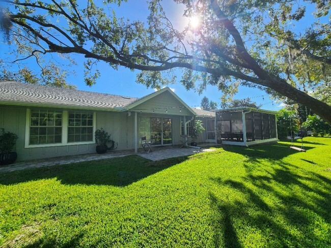 Building Photo - Gorgeous Hidden Lakes 3/2/2 Home