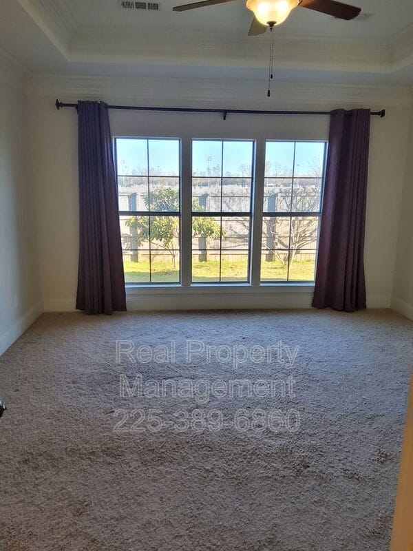 Building Photo - 10950 Hillpark Ave