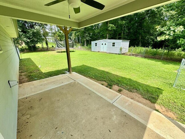Building Photo - 2051 Snapping Shoals Rd