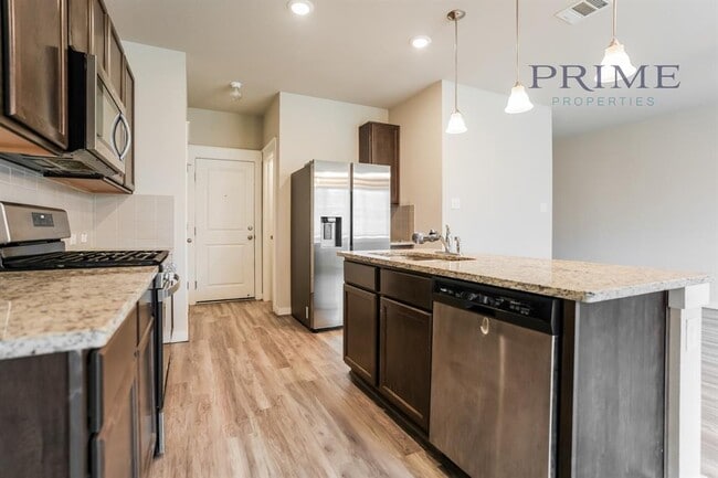 Building Photo - 602 Skiff Moth Dr