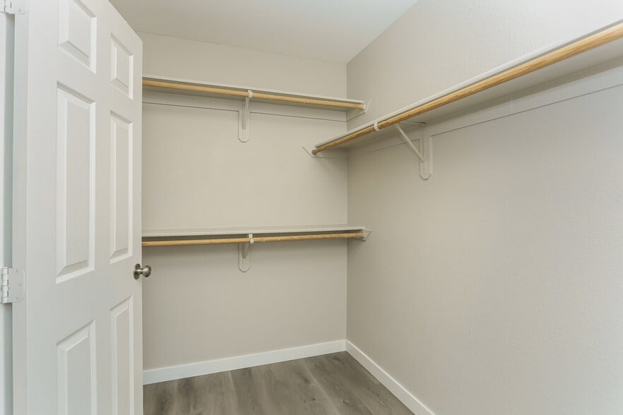 Building Photo - 9937 Fountain Walk Ave