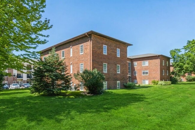 Primary Photo - 300 Grandview Ct