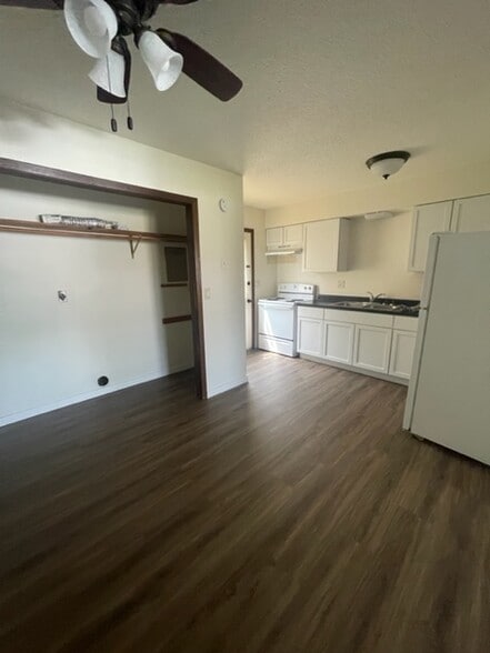 Building Photo - 110 N Holmen Dr