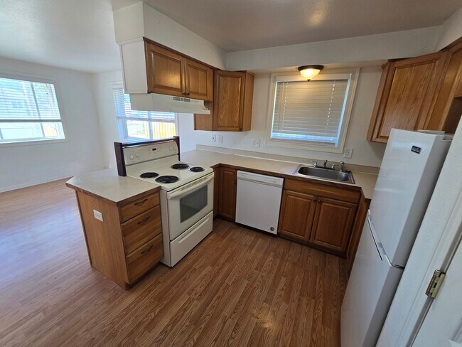 Building Photo - 737 7th Ave N