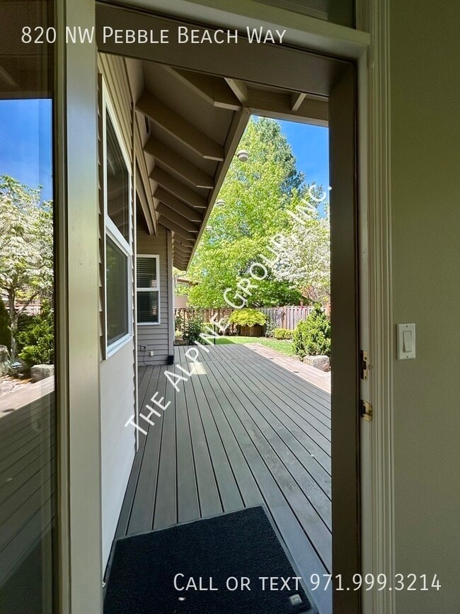 Building Photo - 820 NW Pebble Beach Way