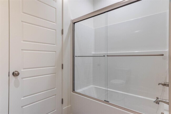 Building Photo - 414 Traditions Blvd