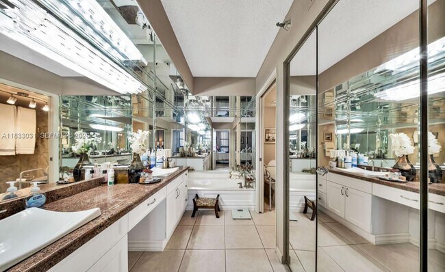 Building Photo - 19101 NE 36th Pl