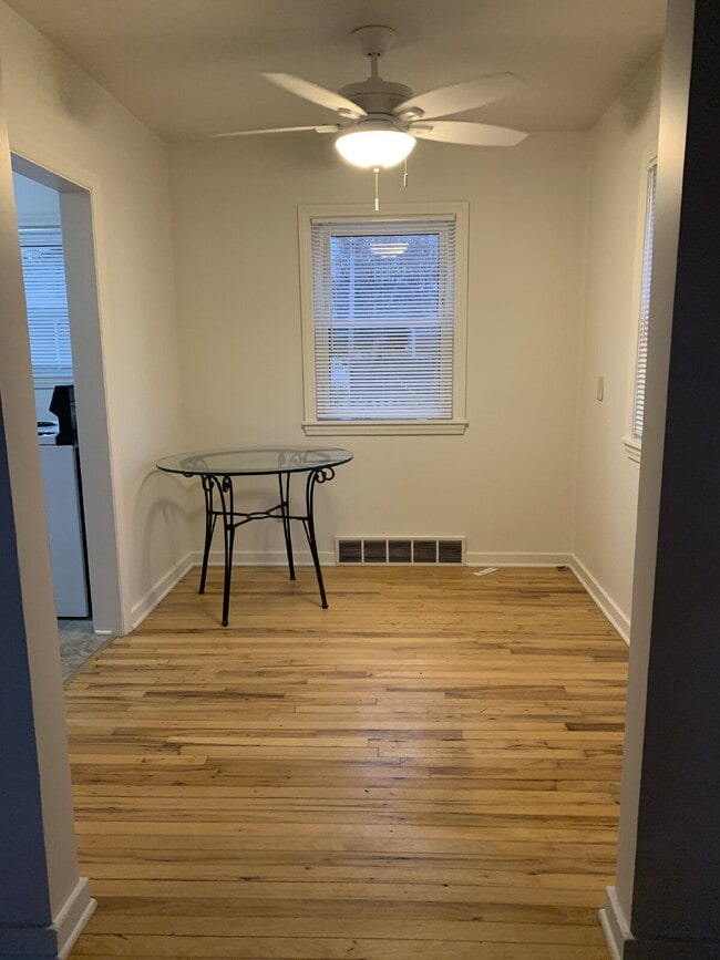 Building Photo - 2 Bedroom Duplex $1100/Month