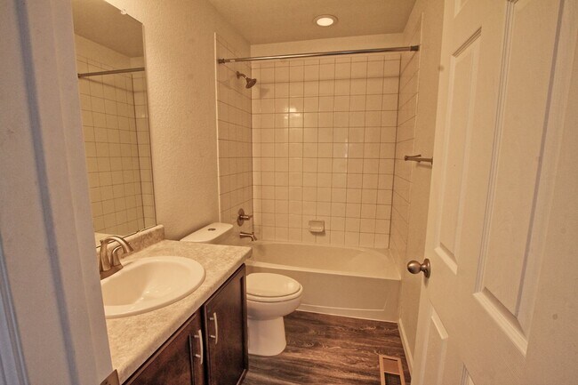 Building Photo - 3 bed 2.5 bath Crystal Valley Ranch home b...