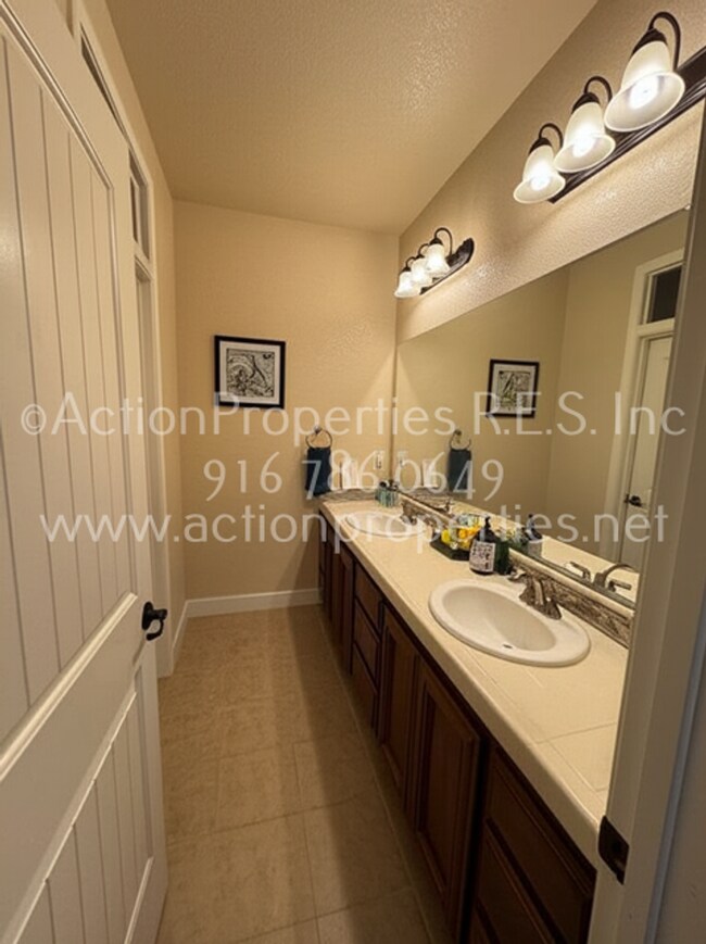 Building Photo - Gated Penryn Patio 2 Story Home, 3 Bedroom...