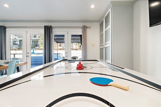 Building Photo - 1825 Locksford St