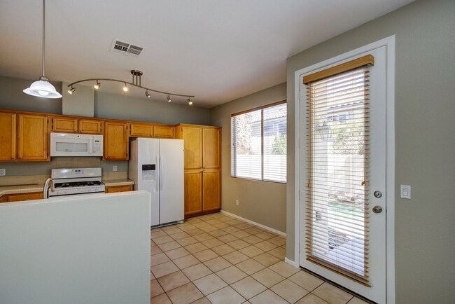 Building Photo - 4 Bedroom Home in Green Valley Ranch