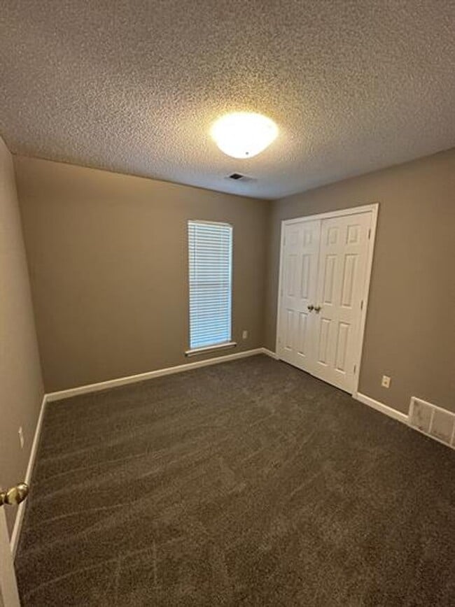 Building Photo - Charming 3-Bedroom Home in Cordova – Styli...