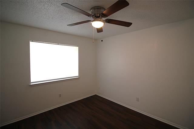 Building Photo - 2805 Meadow Park Dr