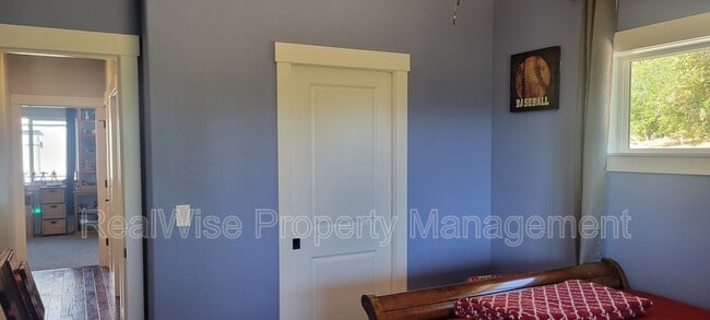 Building Photo - 235 Needlewood Dr