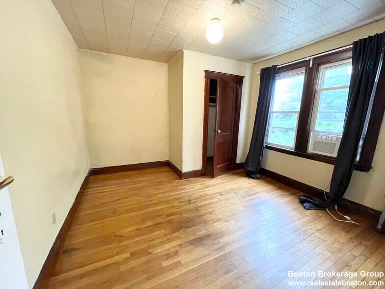 Building Photo - 6 Mission St