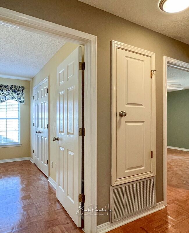 Building Photo - 2634 Southern Oaks Dr