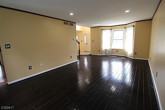 Building Photo - 11 Cypress Ln