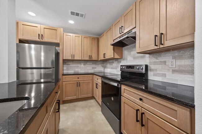 Building Photo - Brand-New Duplex Living in the Heart of Greenville – Modern Finishes & Private Driveways