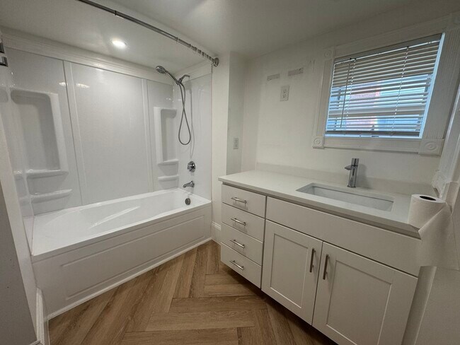 Building Photo - 31 Fountain St