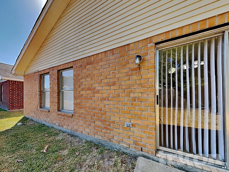 Building Photo - 3114 Boynton Dr