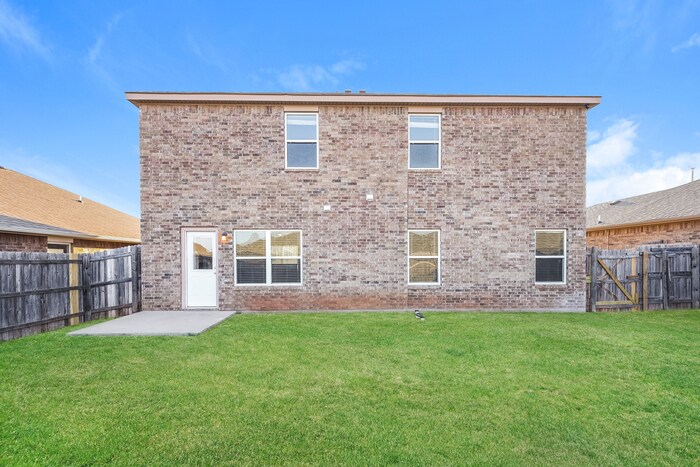 Building Photo - 19445 Vista Ave