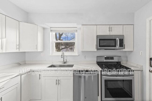 Building Photo - 3918 Usher Ave