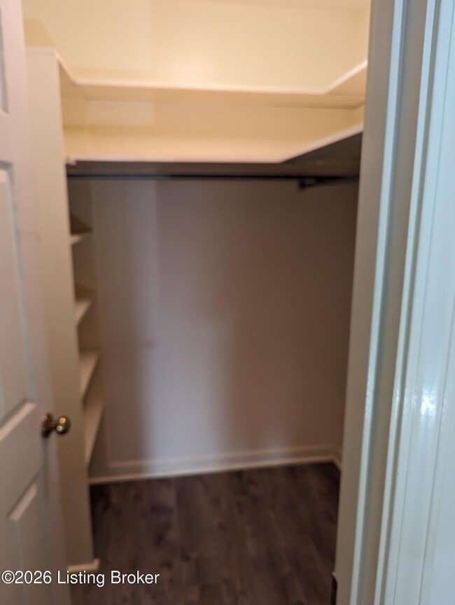 Building Photo - 7605 New La Grange Rd