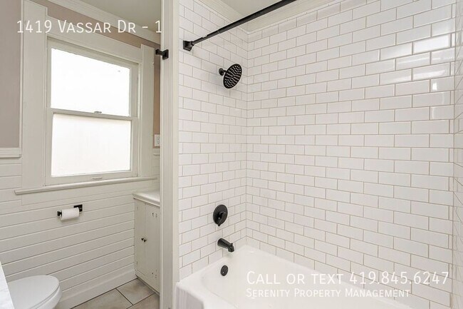 Building Photo - 1419 Vassar Dr