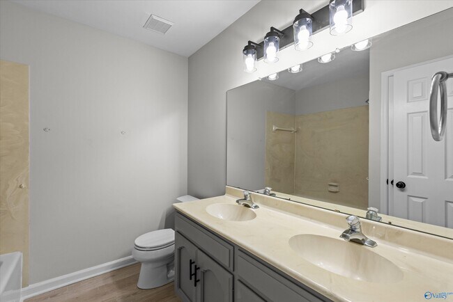 Building Photo - 1305 Hiwan Trail SE