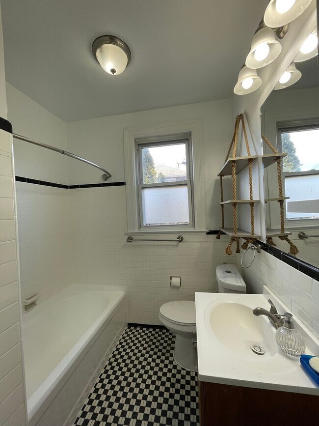 Building Photo - Charming 4BR, 2.5BA Bungalow in the Heart of Mount Rainier!