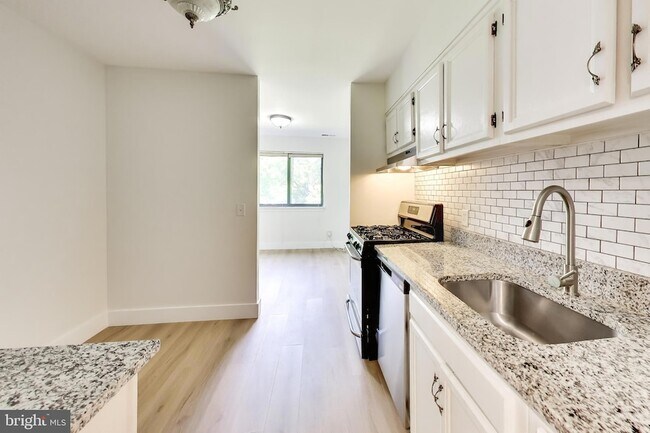 Building Photo - 6027 Majors Ln