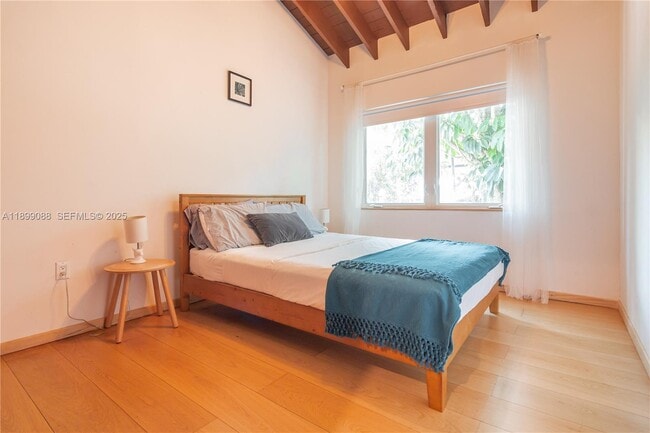 Building Photo - 523 NE 68th St