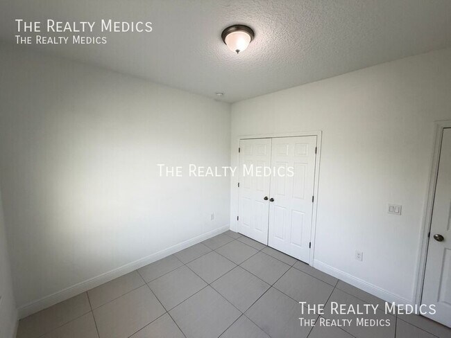 Building Photo - 2481 San Filippo Dr SE