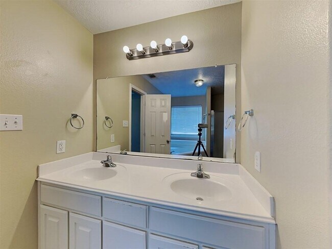 Building Photo - 4727 Comal River Loop