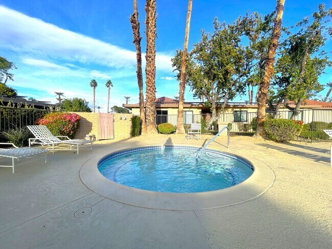 Building Photo - AVAILABLE NOW!  3 Bedroom 2 Bathroom Condo in Sunrise Country Club