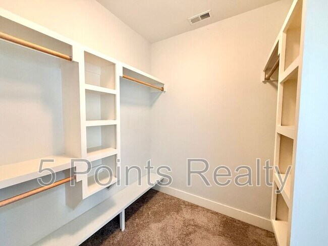 Building Photo - 2209 10th Ave S