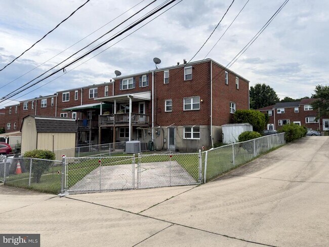 Building Photo - 926 Regina Dr