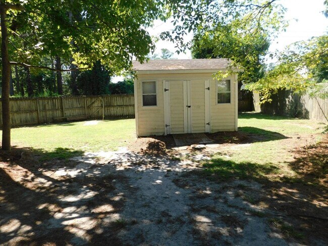 Building Photo - 711 Barney Fones Dr