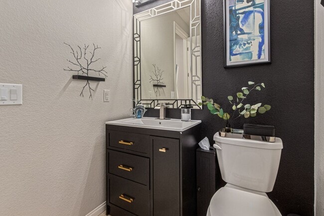 Building Photo - MODERN DESIGNED 4-BED, 3-BATH HOME IN SOUT...