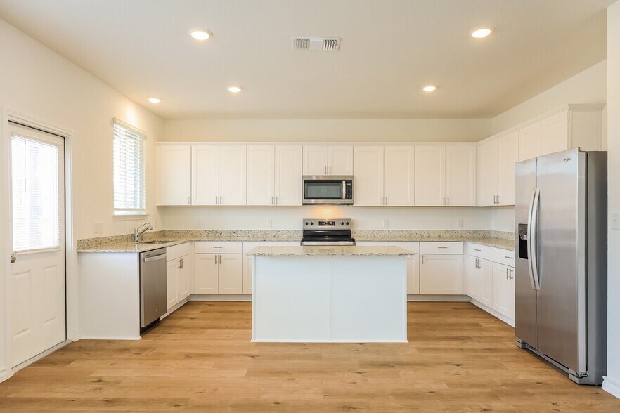 Building Photo - 10403 Monte Carmel Pl