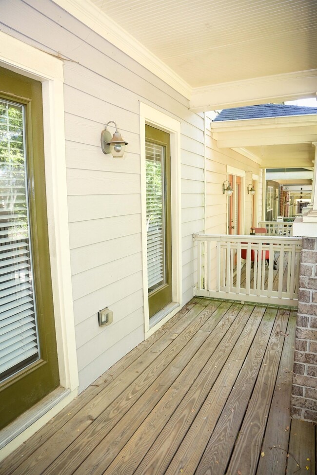Building Photo - 851 Stratum Way SE