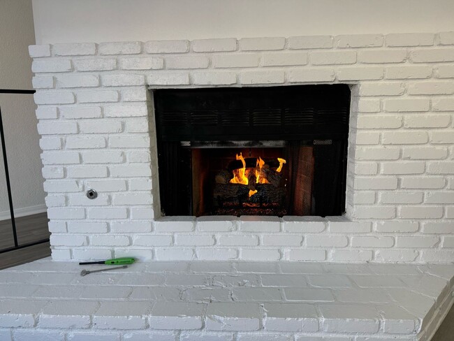 Building Photo - UPDATED 3BR/1.5BA CONDO in ALPINE availabl...