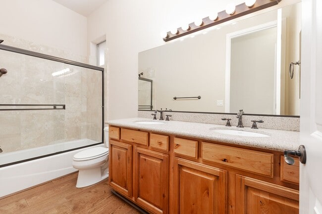 Building Photo - 4 Bedroom, 2 Bathroom Home in Timber Ridge