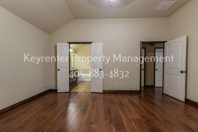 Building Photo - 2405 SW 138th St