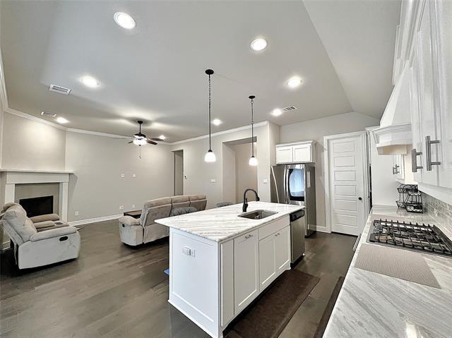 Building Photo - 1904 Shaila Dr