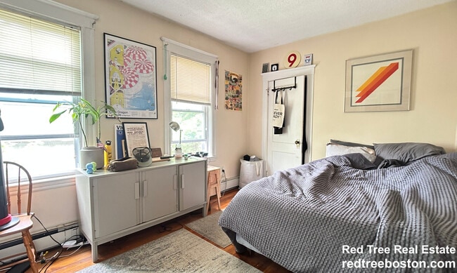 Building Photo - 3 Holman St