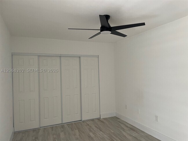 Building Photo - 460 W Park Dr